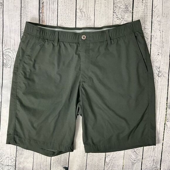 UNDER ARMOUR Shorts - Picture 1 of 4